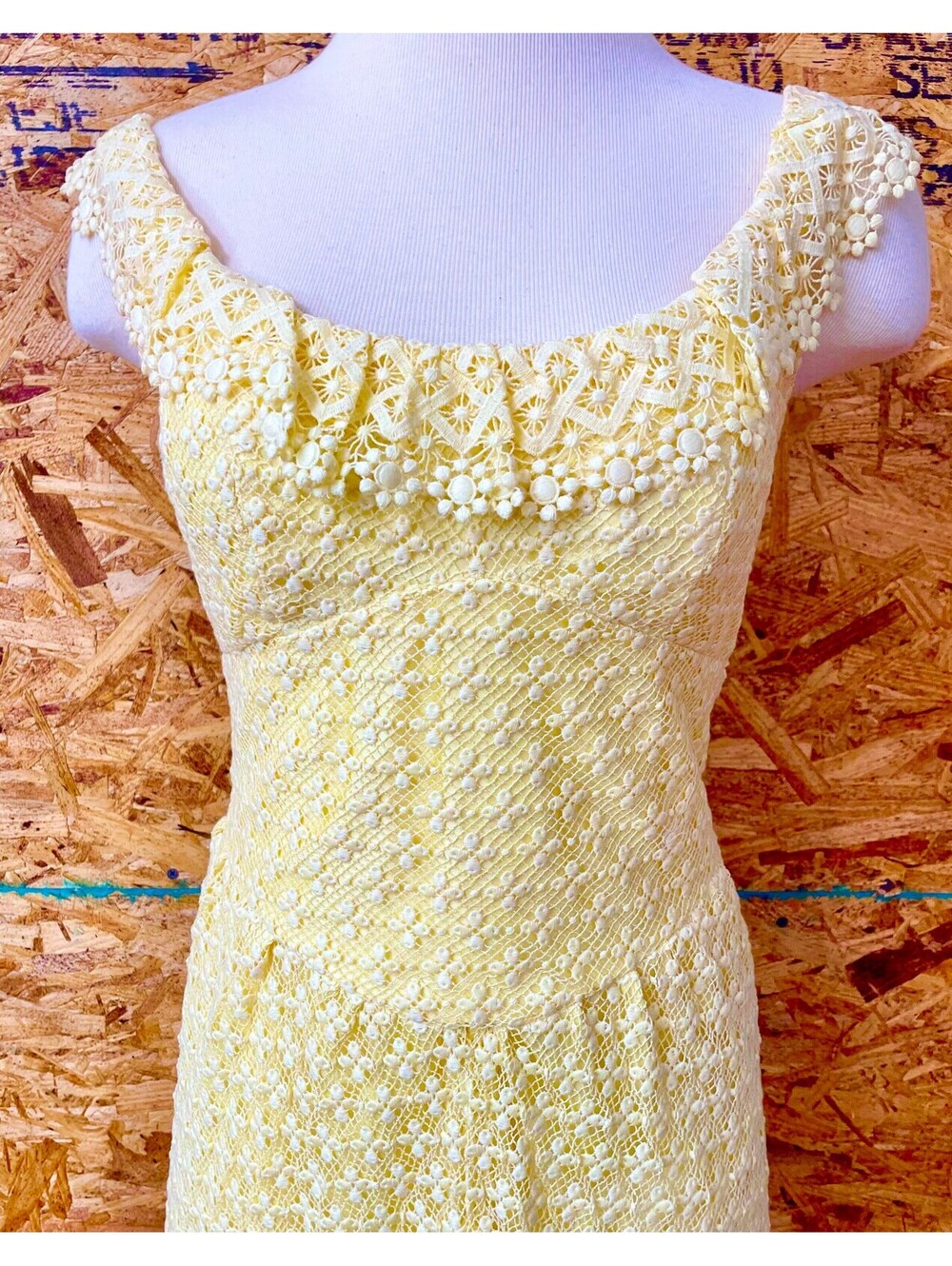 Elegant 1960’s Vintage Yellow Lace Gown Maxi Dress size XXS / XS